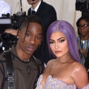 Kylie Jenner séparée de Travis Scott ? Elle répond avec une photo de famille