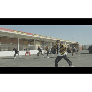 "Chicken Noodle Soup" : J-Hope (BTS) se déhanche sur une choré devenue virale sur les réseaux sociaux