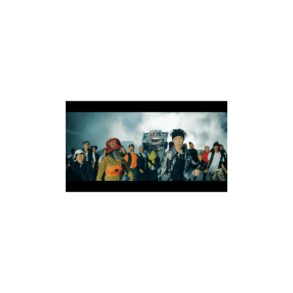 "Chicken Noodle Soup" : J-Hope (BTS) et Becky G se déhanchent sur une choré devenue virale sur les réseaux sociaux