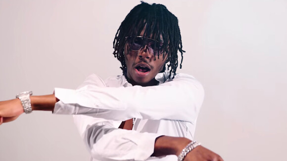 Koba LaD met en lumière les conflits entre l'amour et la rue dans le clip "Marie"