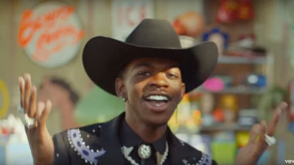 Lil Nas X – Old Town Road (feat. Billy Ray Cyrus)