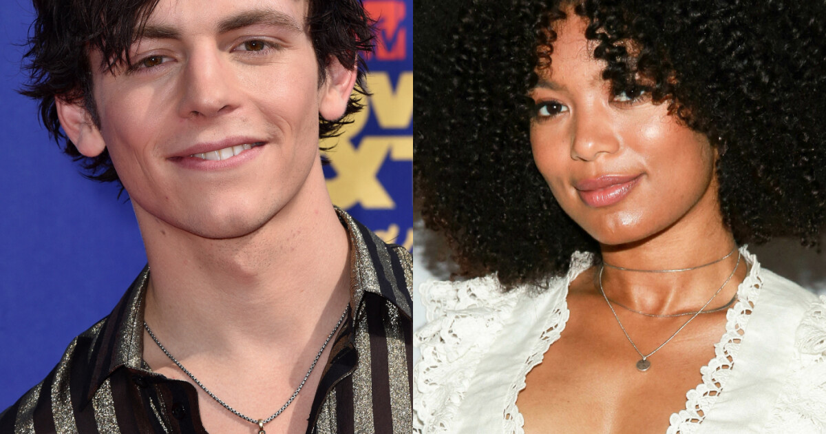 Ross Lynch et Jaz Sinclair en couple les stars des Nouvelles aventures de Sabrina
