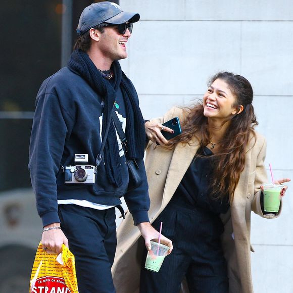 Zendaya et Jacob Elordi ensemble dans les rues de New York ce lundi 3 février 2020