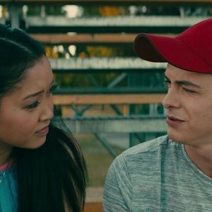 A tous les garçons que j'ai aimés 2 : Josh (Israel Broussard) oublié ? Voilà pourquoi il est absent de la suite