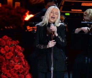 Christina Aguilera rend hommage en chanson à Kobe Bryant et sa fille Gianna le 24 février 2020 au Staples Center de Los Angeles