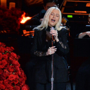 Christina Aguilera rend hommage en chanson à Kobe Bryant et sa fille Gianna le 24 février 2020 au Staples Center de Los Angeles