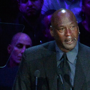 Michael Jordan en larmes pour dire adieu à Kobe Bryant et sa fille Gianna le 24 février 2020 au Staples Center de Los Angeles