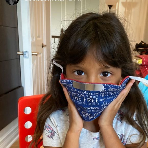 Coronavirus : Luna, la fille de Booba fait des masques pour le personnel soignant