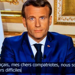 Emmanuel Macron : son bronzage fait marrer Twitter