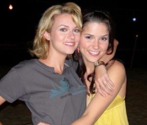 Les Frères Scott : Hilarie Burton (Peyton) se confie sur son amitié avec Sophia Bush (Brooke) pendant le tournage de la série