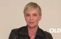 Charlize Theron en interview Off Screen pour The Old Guard.
