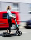 Les trottinettes vont être bridées sur les Champs pour éviter les rodéos