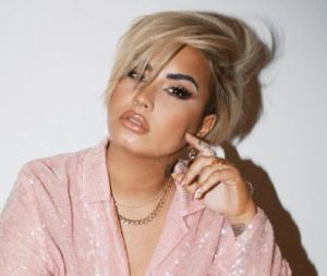 Demi Lovato en studio pour enregistrer une chanson sur l'attaque du Capitole : de nombreux internautes se moquent