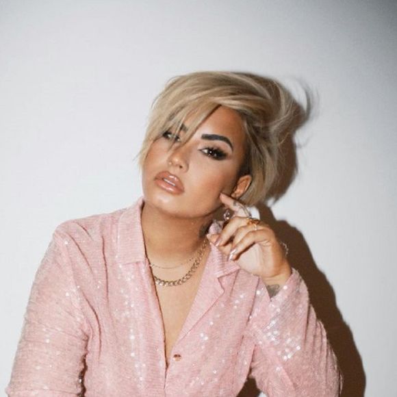 Demi Lovato en studio pour enregistrer une chanson sur l'attaque du Capitole : de nombreux internautes se moquent