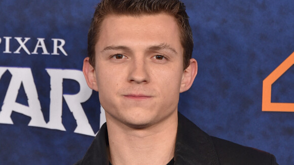 Tom Holland candidat pour incarner le prochain James Bond : "voilà, je pose ça là"