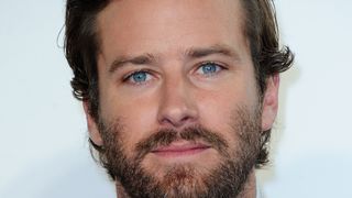 Armie Hammer accusé de viol par une ex, une enquête ouverte : l'avocat de l'acteur réagit