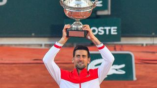 Novak Djokovic gagnant de Roland-Garros 2021 : son beau cadeau à un jeune fan après sa victoire