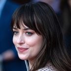 Dakota Johnson émue aux larmes : Chris Martin lui fait une décla en plein concert
