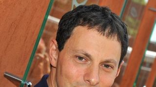 Marc Olivier Fogiel ... Il fait un caméo dans un film