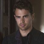 Theo James de retour dans une série : que devient l'interprète de Quatre dans Divergente ?