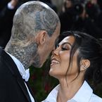 Kourtney Kardashian et Travis Barker mariés discrètement : les photos du mariage fuitent