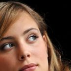 Nora Arnezeder ... Elle va jouer avec Ryan Reynolds