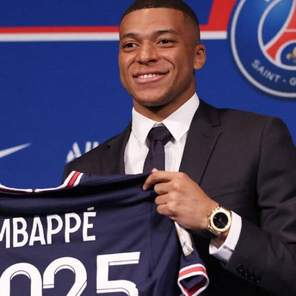 Kylian Mbappé signe un nouveau très gros contrat.