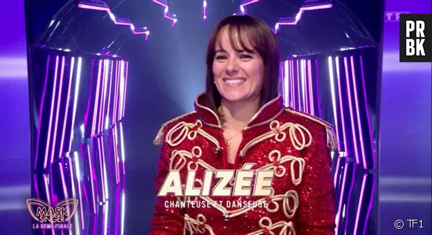 Alizée se cachait bien sous le costume du Singe.