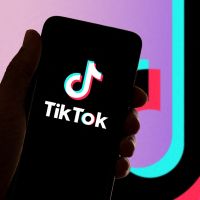 TikTok prêt à concurrencer OnlyFans ? Des options pour les +de 18 ans arrivent