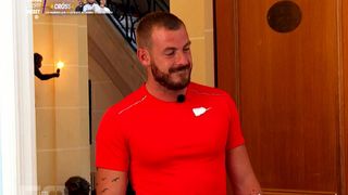 Les Cinquante : Julien Bert tente d'embrasser Mélanie Dedigama et prend un énorme râteau... Une vidéo fuite !