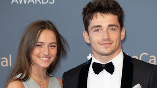 "Je lui fais ce qu'il veut" : Charles Leclerc annonce sa rupture d'avec Charlotte Siné, et ça fait un paquet d'heureuses