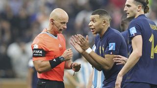 L'arbitre a-t-il avantagé l'Argentine face à la France en finale de Coupe du monde ? Sa réponse lunaire qui va écoeurer les Français