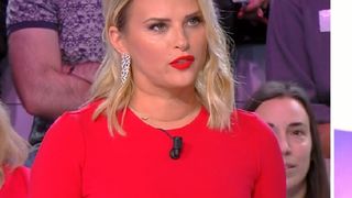 "J'aimerais avoir ma galoche" : Kelly Vedovelli réclame (encore) un bisou à Cyril Hanouna, et c'est ultra gênant