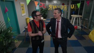 "Presque malaisant", "Pathétique"... Le retour de Caméra Café est loin d'avoir convaincu tous les fans et Twitter était TRÈS divisé