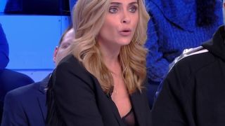 "Je ne comprends pas ce choix" : Clara Morgane choquée par la reconversion d'Amandine Pellissard dans le X, Twitter se déchire