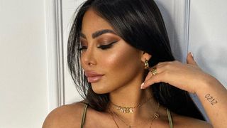"Sa bouche reste une bouée" : Maeva Ghennam a-t-elle vraiment retiré ses injections aux lèvres ? Les internautes n'y croient pas une seconde