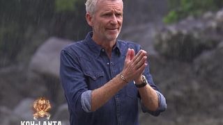 Koh Lanta 2023 : Denis Brogniart gâche de la nourriture devant les aventuriers, les internautes deviennent fous