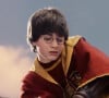 Le balai de Quidditch utilisé par Daniel Radcliffe dans "Harry Potter" sera vendu aux enchères par la maison Julien's Auctions à Hollywood les 17 et 18 décembre 2022. Il est estimé à 100.000 dollars.  Harry Potter fans are set for a magical auction where a Quidditch broomstick used by actor Daniel Radcliffe as the boy wizard is set to fetch up to 0,000 USD.The prop Nimbus 2000 broom is gifted to Harry in the first Potter movie, The Philosopher’s Stone from 2001.The iconic broom is used by Harry as seeker for the Gryffindor Quidditch team.The broom later appeared in second film of the franchise, Harry Potter and the Chamber of Secrets number three, The Prisoner of Azkaban. Harry is given the broom by Professor Minerva McGonagall , played by Dame Maggie Smith who reveals it came from an un-named benefactorIt is used during Quidditch matches until it is damaged beyond repair after crashing into the Whomping Willow tree at Hogwarts School for Wizards when Harry is attacked by dementors.It is going under the hammer at a Hollywood Icons and Idols sale held in Los Angeles by specialist memorabilia company Julien’s Auctions on December 17 and 18th this year. November 4th, 2022. 