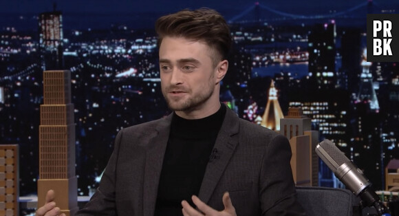 Daniel Radcliffe sur le plateau de l'émission "The Tonight Show Starring Jimmy Fallon" à New York, le 20 mars 2022.  Daniel Radcliffe laughs off rumors he'll play X-Men's Wolverine and reveals how he landed Weird Al Yankovic biopic, as he appears on The Tonight Show. The Harry Potter star vehemently denied to host Jimmy Fallon that he will be reprising Hugh Jackman's role as the iconic mutant with retractable claws. He joked: “I think it's because Wolverine in the comics is fairly short, so I think people are going: ‘Who's a short actor? Him! He can maybe play him'.” He explained that the Wolverine rumors have been persistent for a while, with fans reading into his comments and drawing their own conclusions. Daniel said: “This is something that has like come up every so often for the last few years. Every time it comes up I'm like: ‘That's not true there's nothing behind that'. And everyone's like: ‘Oh, he said it might be true!' And I'm like: ‘No, I didn't. I said the opposite of that!' And then every so often I'll get bored answering the question in a sensible way, so I'll make a joke and every time I make a joke, I'm like: ‘Why did you do that?' So the other day, I was like: ‘Prove me wrong, Marvel'. And that has ignited a whole thing!” When Fallon agreed with fans and said that Radcliffe would make 'a fantastic Wolverine' the star replied: “Anything that implies the fleetingest similarity to Hugh Jackman is incredibly flattering so I'm happy with that.” Fallon then quipped: “I'm so happy you decided to announce on our show that you are playing Wolverine. This is great!” Daniel laughed and replied: “No! No, it's not.” The Brit actor also spoke about his upcoming biopic film, Weird: The Al Yankovic Story, where he plays Weird Al Yankovic, saying: “I'm rarely excited to see the stuff that I'm in. I'm very, very excited to see that. I mean, you know, it's a fully insane movie, it's one of the most fun things I've ever done.” He also recalled the strange way he was cast for the film, after Yankovic saw him performing on The Graham Norton Show years ago. He revealed: “When I talked to Al for the first time, I was like: ‘I'm immensely flattered by the idea that you would pick me to play you but like, why me?' And apparently like, 13-14 years ago, I sang a version of a Tom Lehrer song on The Graham Norton show. I sang The Elements next to Colin Farrell and a very bemused Rihanna. I think she was just like: ‘Who is this kid and why is he singing The Elements?' I guess Al saw that and was like: ‘This guy maybe gets it'. And so picked me. So I'm very, very luck 
