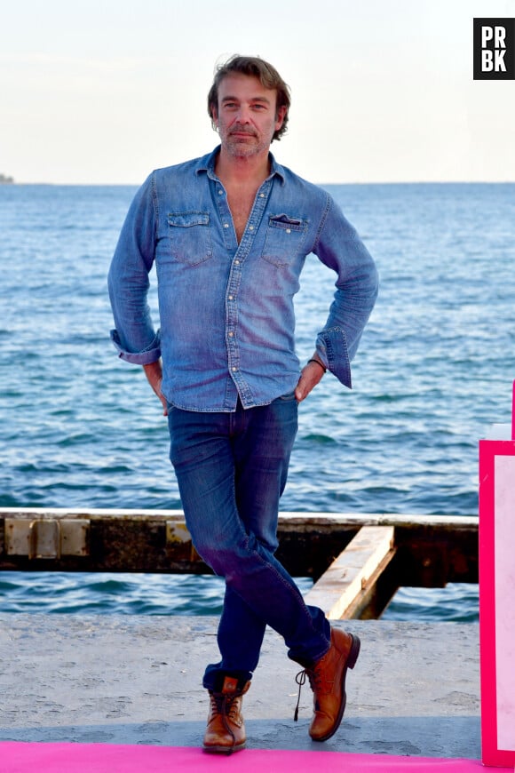 Patrick Puydebat durant le photocall sur le ponton du Majectic pour la série "Les Mystères de l'Amour" dans le cadre de Canneseries saison 3 au Palais des Festivals à Cannes, le 10 octobre 2020. Canneseries se déroule du 9 au 14 octobre avec des mesures sanitaires importantes dues au COVID-19. © Bruno Bebert / Bestimage  Photocall of the soap "Les mysteres de l'amour" during Canneseries festival in Cannes on october 10th 2020 