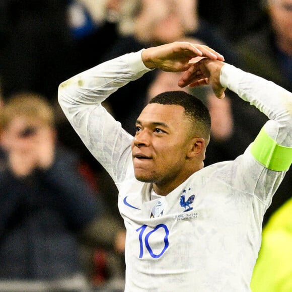 Joie des joueurs de l'équipe de France après le but de Kylian Mbappé (FRA) - Match de qualification à l''EURO 2024 de Football opposant la France aux Pays-Bas au Stade de France à Saint-Denis, France, le 24 mars 2023. La France a gagné 4-0. © Jean-Baptiste Autissier/Panoramic/Bestimage  UEFA Euro 2024 qualification football match between France and Netherlands at the Stade de France in Saint-Denis, north of Paris, France, on March 24, 2023. France won 4-0. 