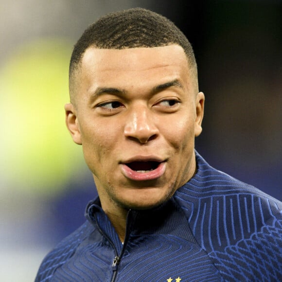 Echauffement des joueurs de l'équipe de France de football - Kylian Mbappé (FRA) - Match de qualification à l''EURO 2024 de Football opposant la France aux Pays-Bas au Stade de France à Saint-Denis, France, le 24 mars 2023. La France a gagné 4-0. © Jean-Baptiste Autissier/Panoramic/Bestimage  UEFA Euro 2024 qualification football match between France and Netherlands at the Stade de France in Saint-Denis, north of Paris, France, on March 24, 2023. France won 4-0. 