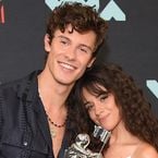 Camila Cabello et Shawn Mendes de nouveau en couple ? Ils se font griller en plein baiser sensuel à Coachella et on a même la vidéo
