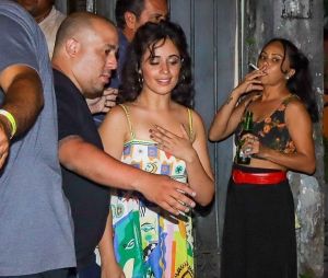 Exclusif - Camila Cabello quitte un bar à Rio de Janeiro au Brésil le 1er février 2023.


