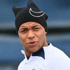 "Il a répondu comme un enfant" : la mère de Kylian Mbappé réagit à son caca nerveux contre le PSG