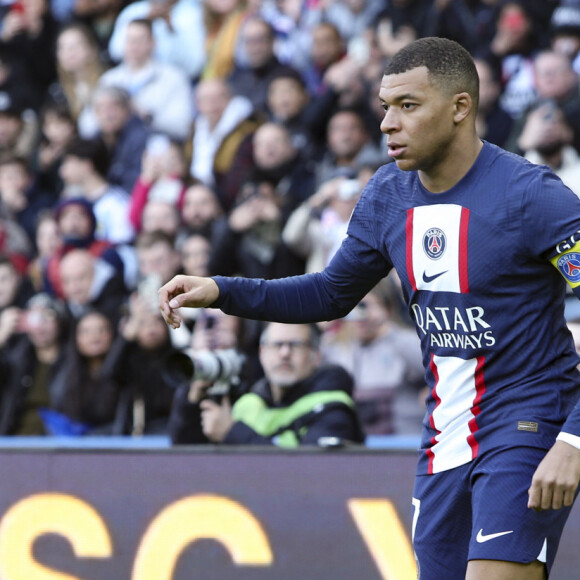Kylian Mbappe (PSG) - Lionel Messi (PSG) - Match de championnat de Ligue 1 Uber Eats opposant le Paris Saint-Germain (PSG) au stade Rennais (0-2) au Parc des Princes à Paris le 19 mars 2023.  Ligue 1 Uber Eats championship match between Paris Saint-Germain (PSG) at Stade Rennais (0-2) at the Parc des Princes in Paris on March 19, 2023. 