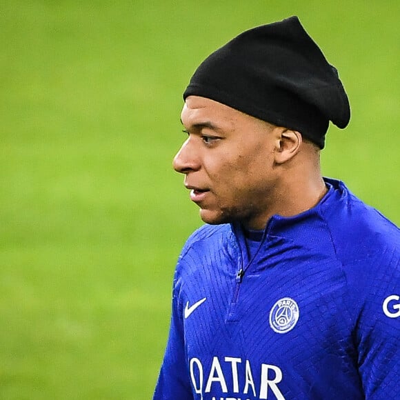 Le PSG s'entraine à l'Allianz Arena Stadium à Munich, le 7 mars 2023. © Matthieu Mirville/Zuma Press/Bestimage  March 7, 2023, Munich, France, Germany: Kylian MBAPPE of PSG during a Paris Saint-Germain training session at Allianz Arena Stadium on March 07, 2023 in Munich, Germany. 