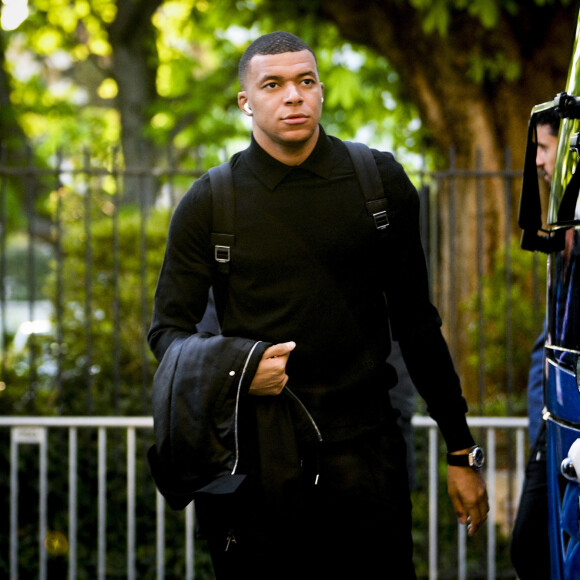 Kylian Mbappé (PSG) - Arrivées des joueurs avant le Match de championnat de Ligue 1 Uber Eats opposant le Paris Saint-Germain (PSG) au RC Lens (3-1) au Parc des Princes à Paris le 15 avril 2023.  Arrivals of players before the Ligue 1 Uber Eats Championship match between Paris Saint-Germain (PSG) and RC Lens (3-1) at the Parc des Princes in Paris on April 15, 2023. 