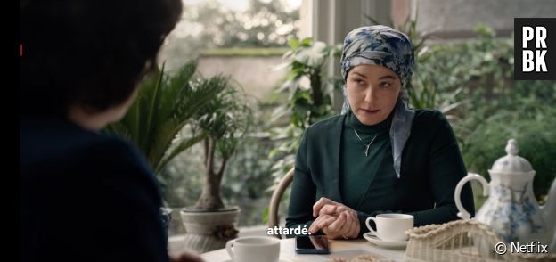 "Homosexuel" transformé en "attardé" dans les sous-titres français de cette scène de Diamants Bruts