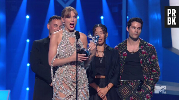 Taylor Swift reçoit le prix de la meilleure vidéo format long lors des Video Music Awards 2022 à Newark le 28 août 2022.